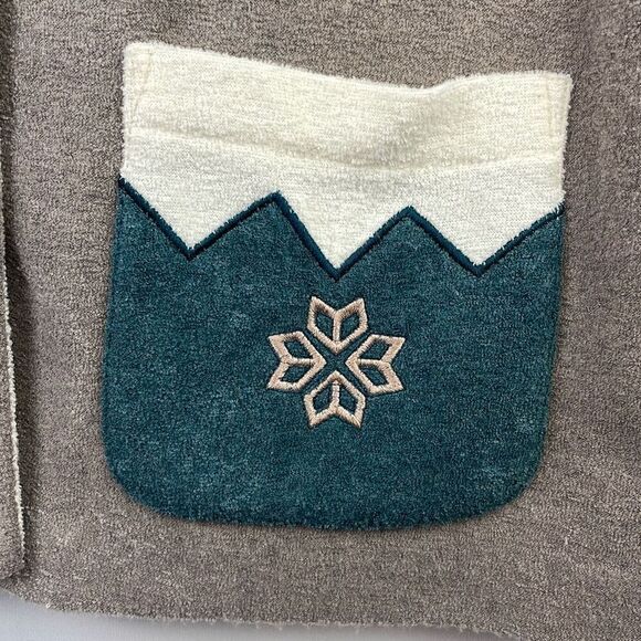 Teddi Women's Snowflakes Winter Scenic Button-Front Cardigan Sweater Medium - Picture 2 of 8